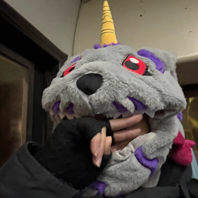 Santa Hat Plush - ガブモンアニメーションぬいぐるみ帽子スカーフと手袋、多機能暖かい冬の装飾、冒険のデジモン、子供のクリスマスギフト、カップル、冬