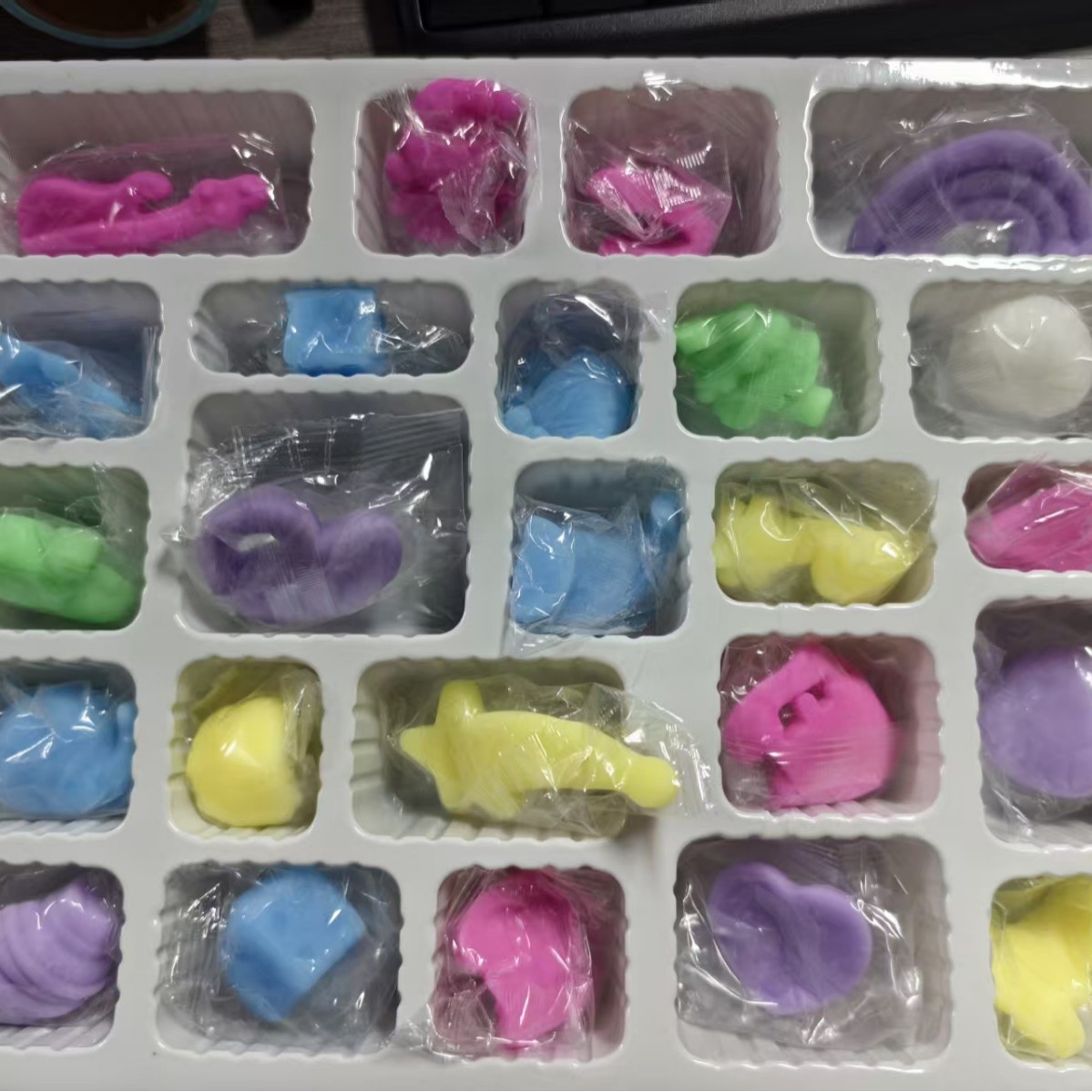 Nee Doh アドベントカレンダー 24個入り ミニスクイ - Advent Calendar Gift のレビューと価格